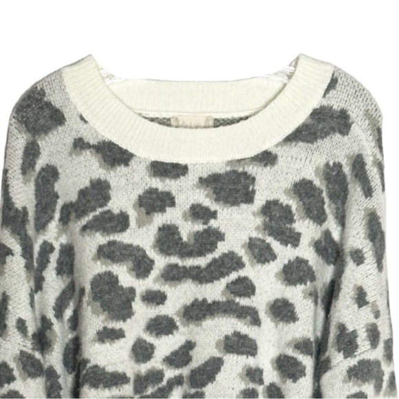 Altar’d State Oversized Animal Print Ivory Gray Pullover Sweater Size XL Boxy - Picture 3 of 9
